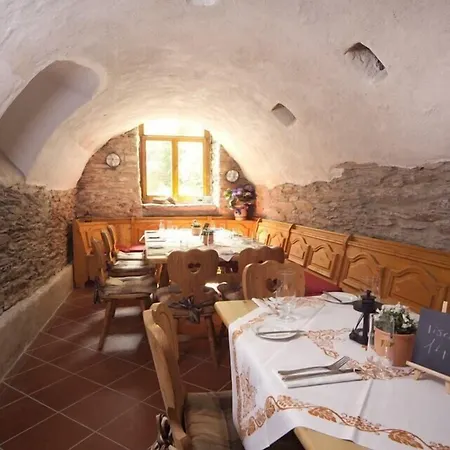 Altes Stadttor 호텔 카스텔룬