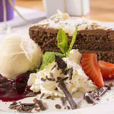 Altes Stadttor מלון קסטלאון