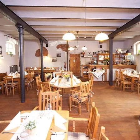 Altes Stadttor מלון 3*