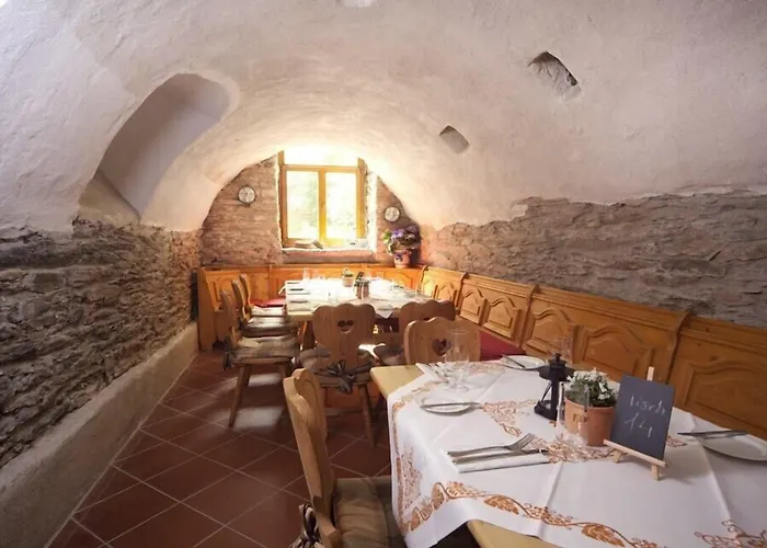 Altes Stadttor 호텔 카스텔룬