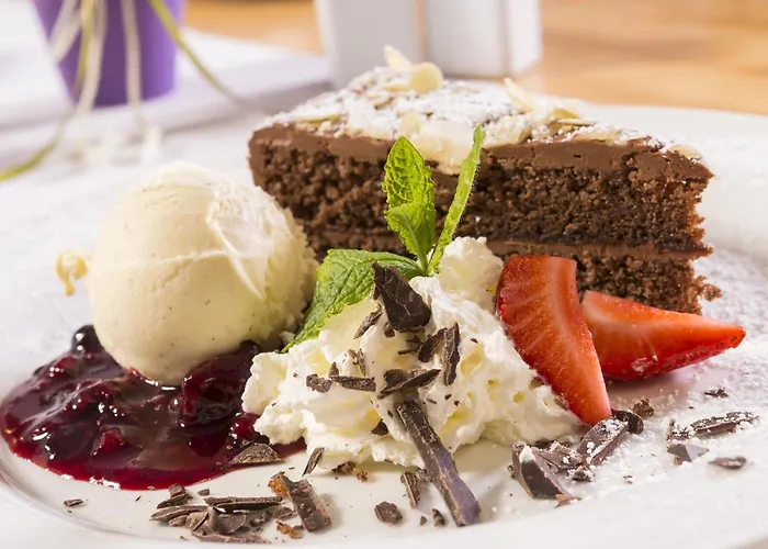 Altes Stadttor 호텔 카스텔룬