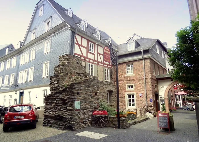 Altes Stadttor 카스텔룬