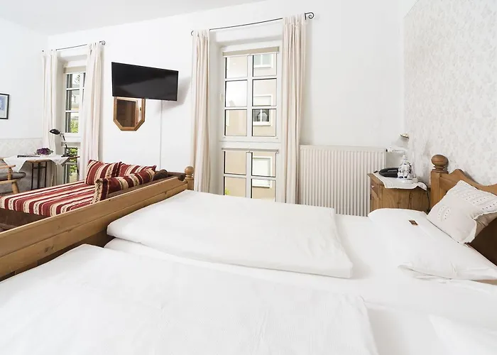 Altes Stadttor 호텔 카스텔룬